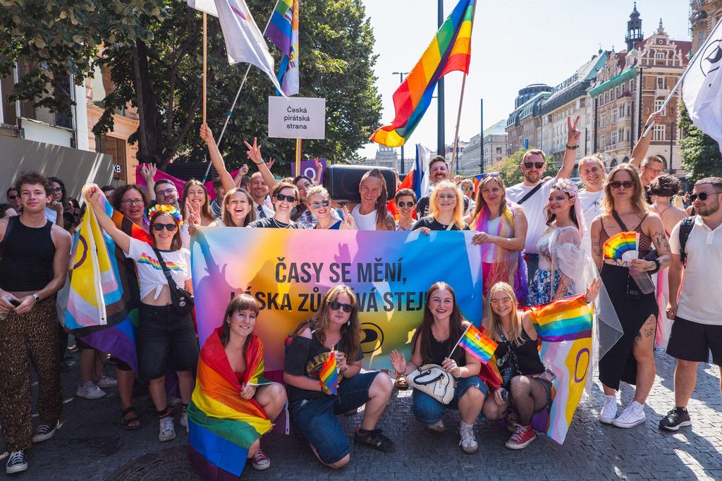 Láska je láska
