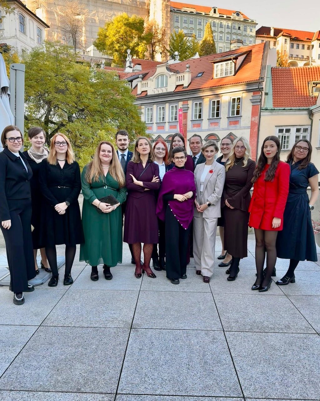 Ženy a mlade ženy napřič politikou